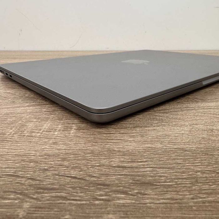 Macbook Air 13" 2022 M2 / 16Gb / SSD 512Gb акб:90% (код: M1124)