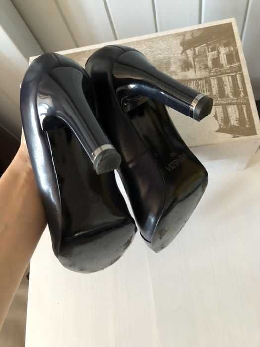 Buty czółenka Venezia skórzane granatowe 38 skóra