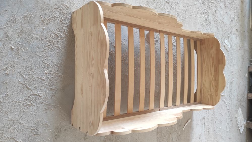 Cama de criança em madeira nuvens