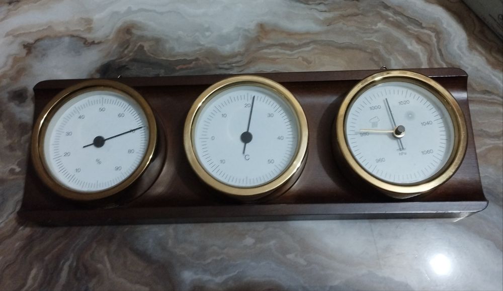 Метеостанция барометр