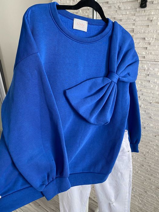 Azara mięsista bluza z dużą kokardą 3D chabrowa