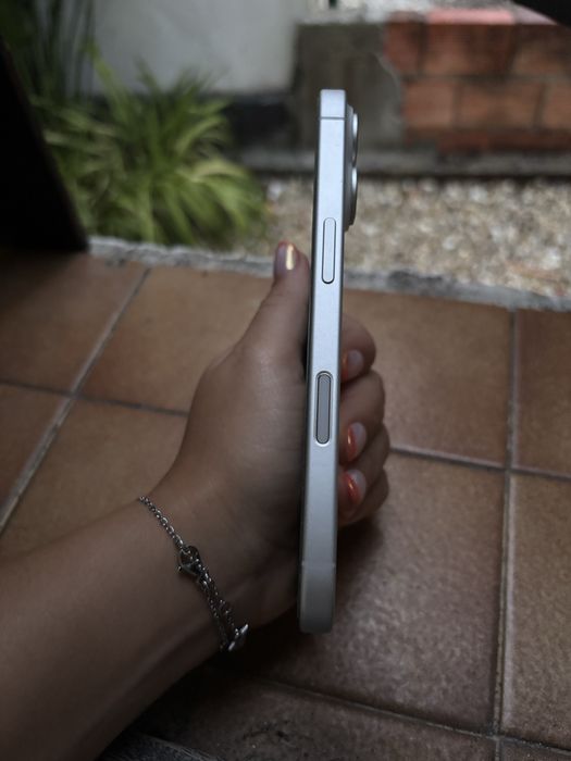 Iphone 16 como novo.