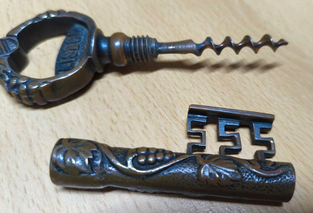 Decorative Key-Shaped Corkscrew436679529632245762