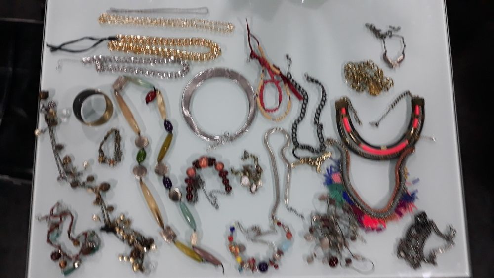 Lote de colares e pulseiras