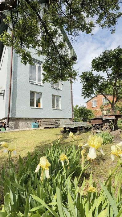 Продаж просторого будинку в оточенні неймовірної природи
