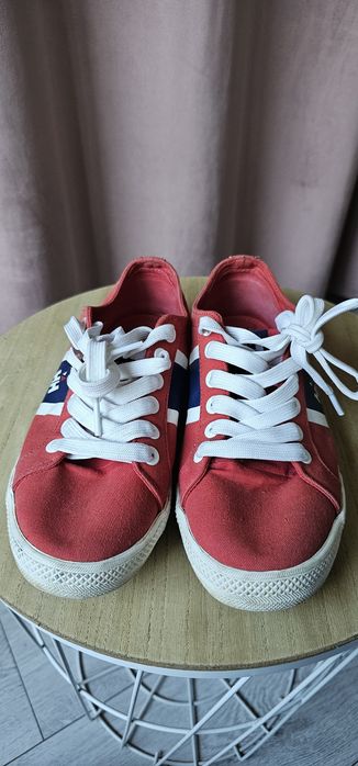 Helly Hansen trampki czerwone rozmiar 40,5 wkładka 25,5cm używane