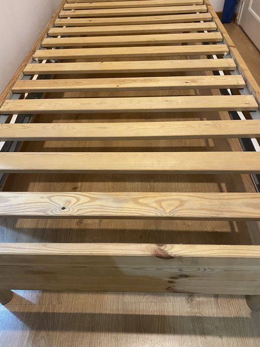 Cama de solteiro IKEA (90x200)