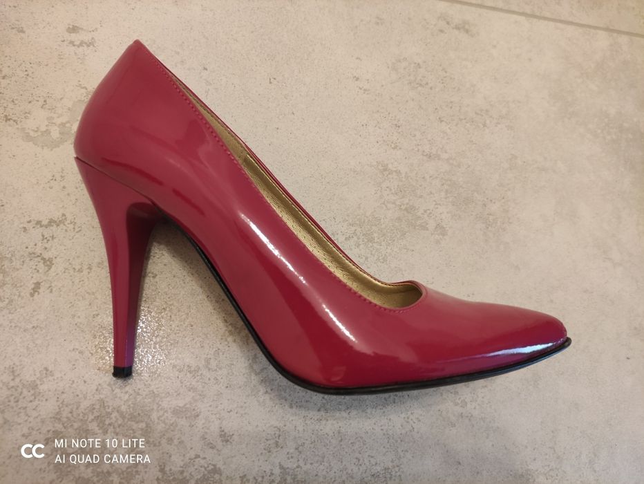 Szpilki fuksja skórzane polska firma Paula lakierowane