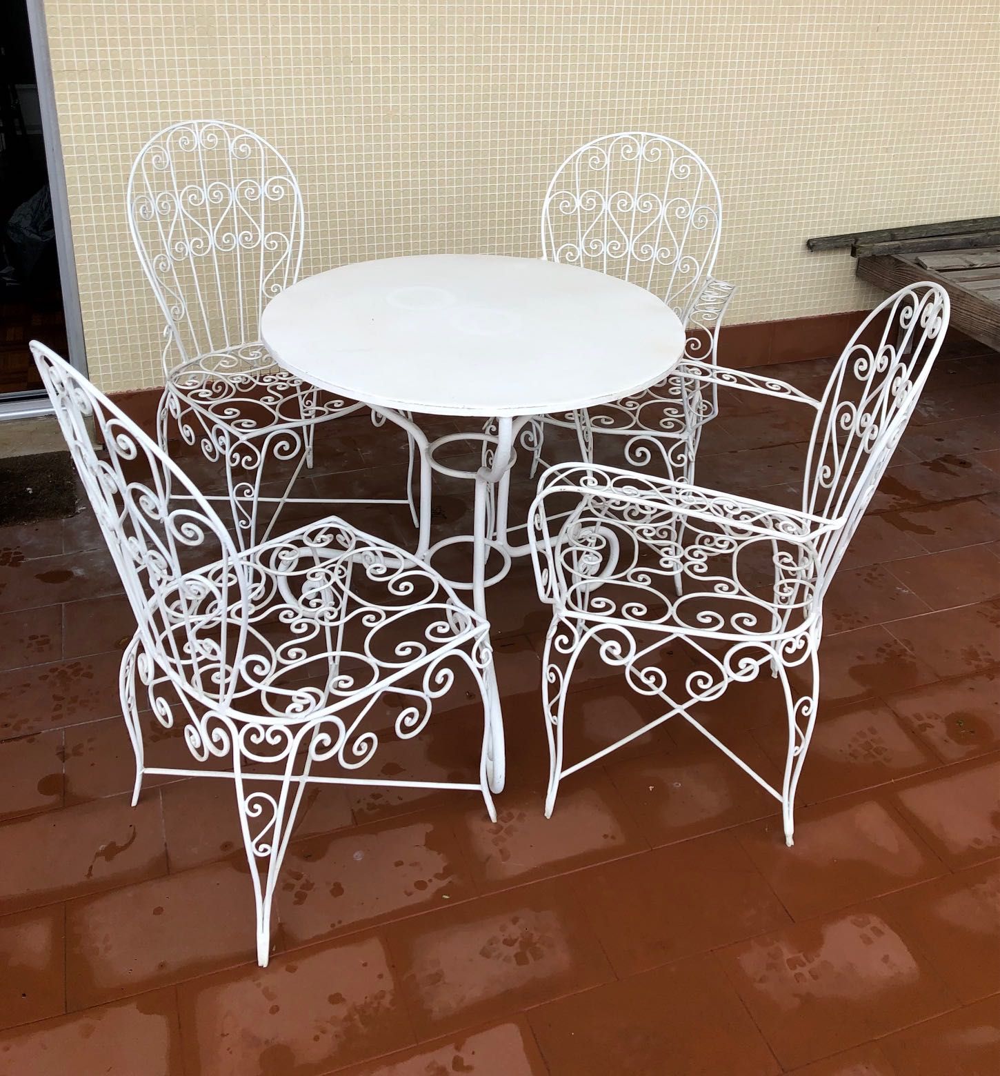 Conjunto mesa e 4 cadeiras em ferro para Jardim Cedofeita, Santo Ildefonso,  Sé, Miragaia, São Nicolau E Vitória • OLX Portugal