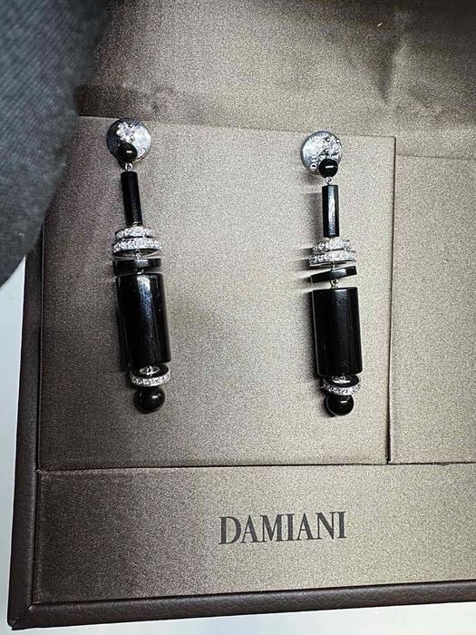 Оригінал бренд Damiani, сережки, золото 750 проба з натуральними діамантами.