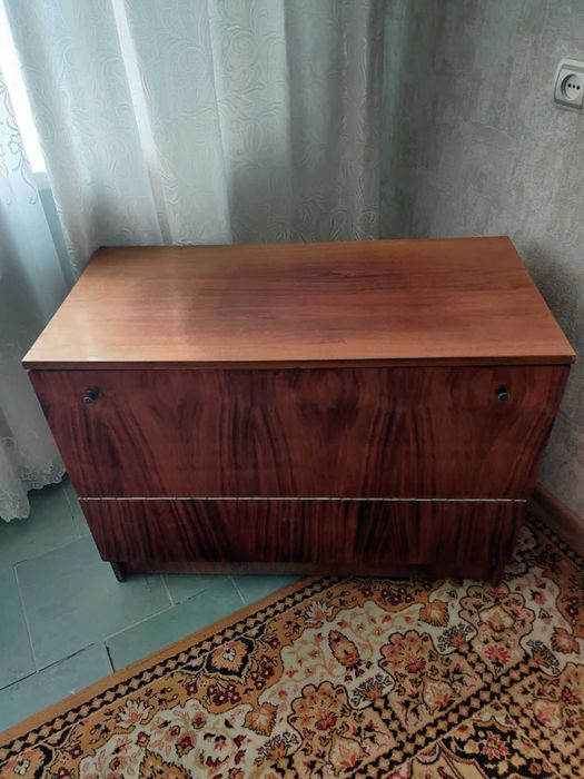 Продам Тумбу под телевизор