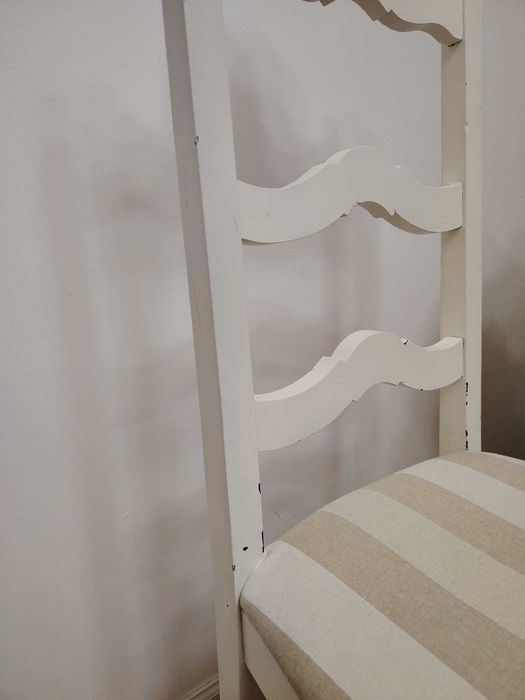 Cadeira - restaurada e forrada