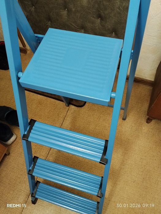 Продам терміново стремянку