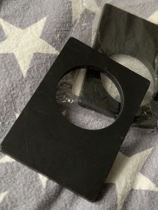 2 zawieszki drewniane na butelki