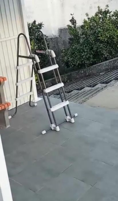Vendo piscina pouco usada