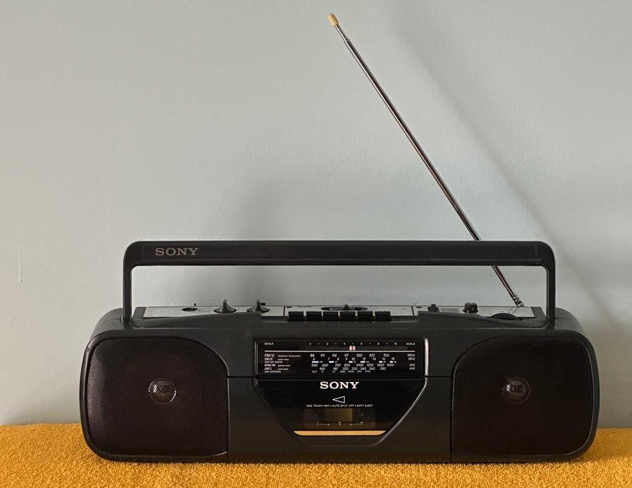 Radio-magnetofon stereofoniczny SONY CFS-201 w 100% sprawny