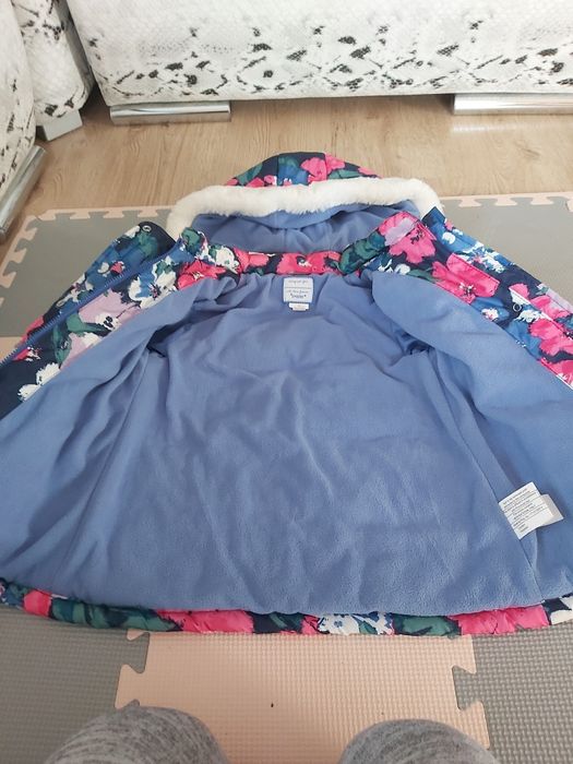 Курточка девичья демисезонная до 5 лет.