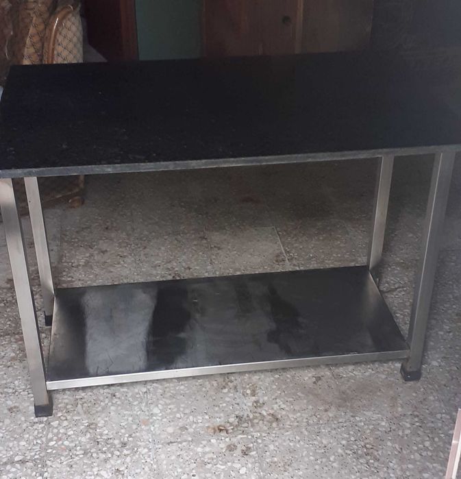 Mesa em marmore perfeito para fazer pizza