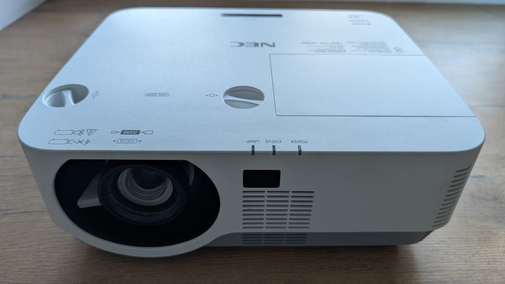 Projektor NEC P502H 5000 ANSI