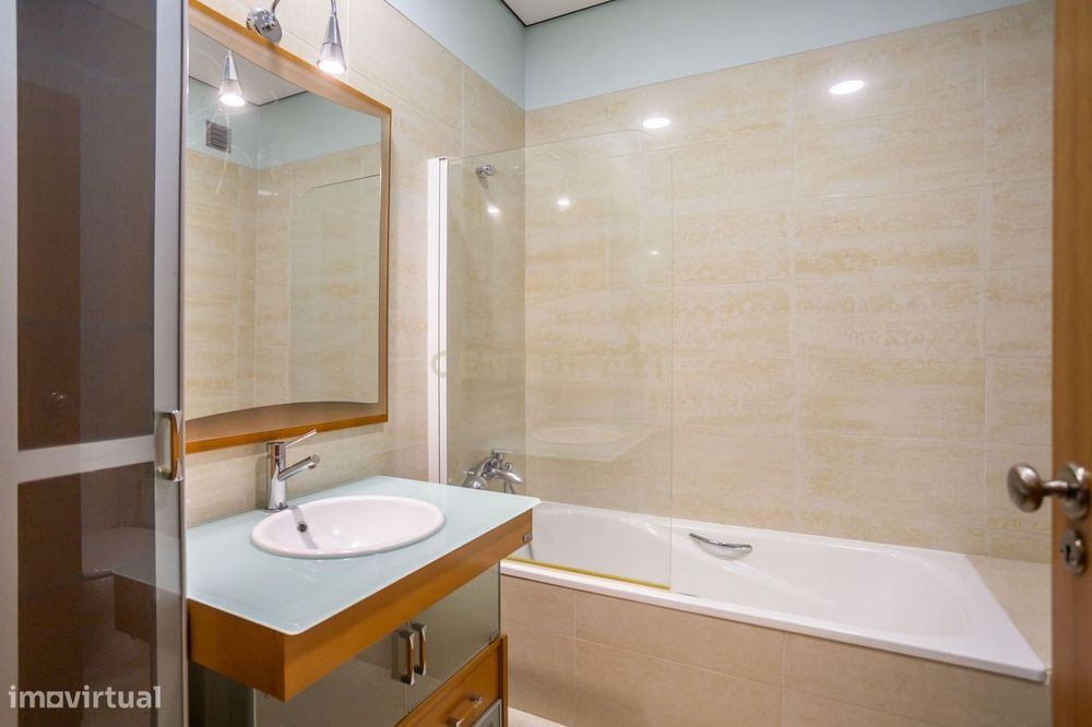 Um Apartamento com Alma de Moradia ; T3+1 + Terraço de 143 m²