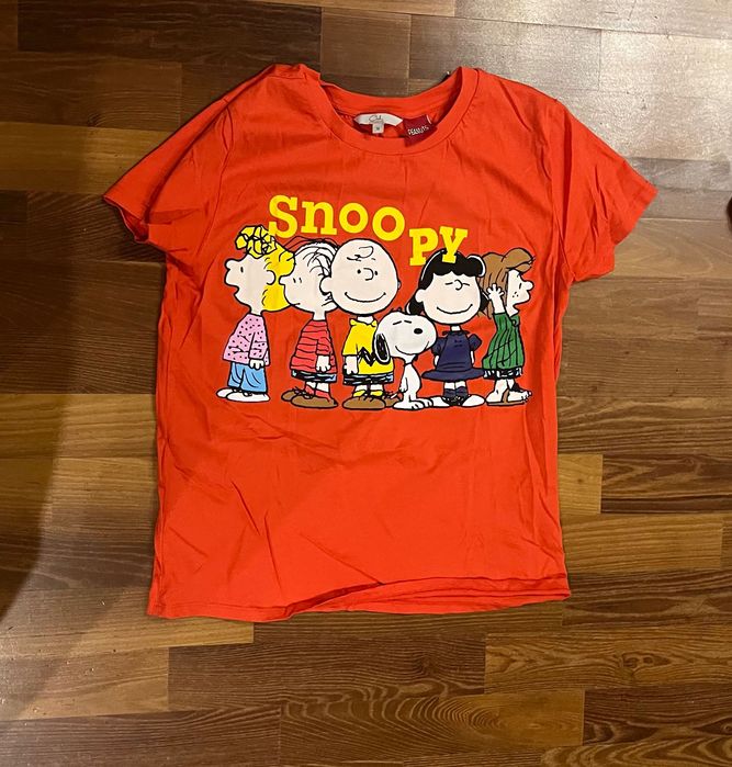 Червона футболка з принтом