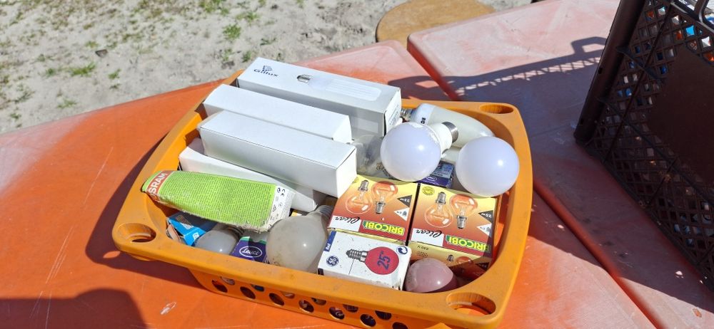 Lote sobras de lâmpadas e afins de material eléctrico