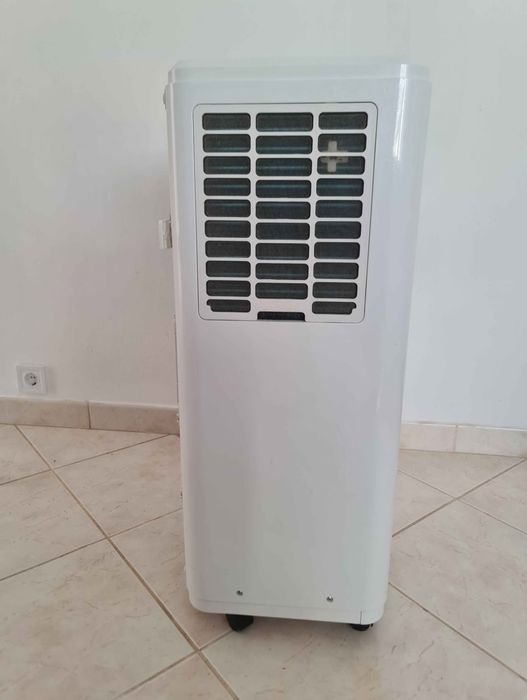 Ar Condicionado Portátil HTW (12.000 BTUs) - Quente/Frio + Comando - Excelente Estado