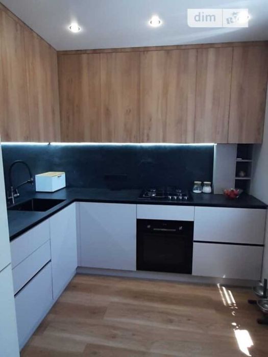 3-кімнатна квартира 74 м² з євроремонтом . Район 1-ї міської лікарні