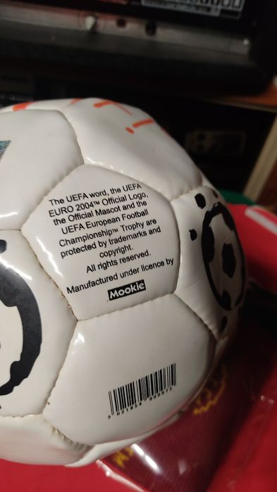 Bola oficial Kinas Euro 2004