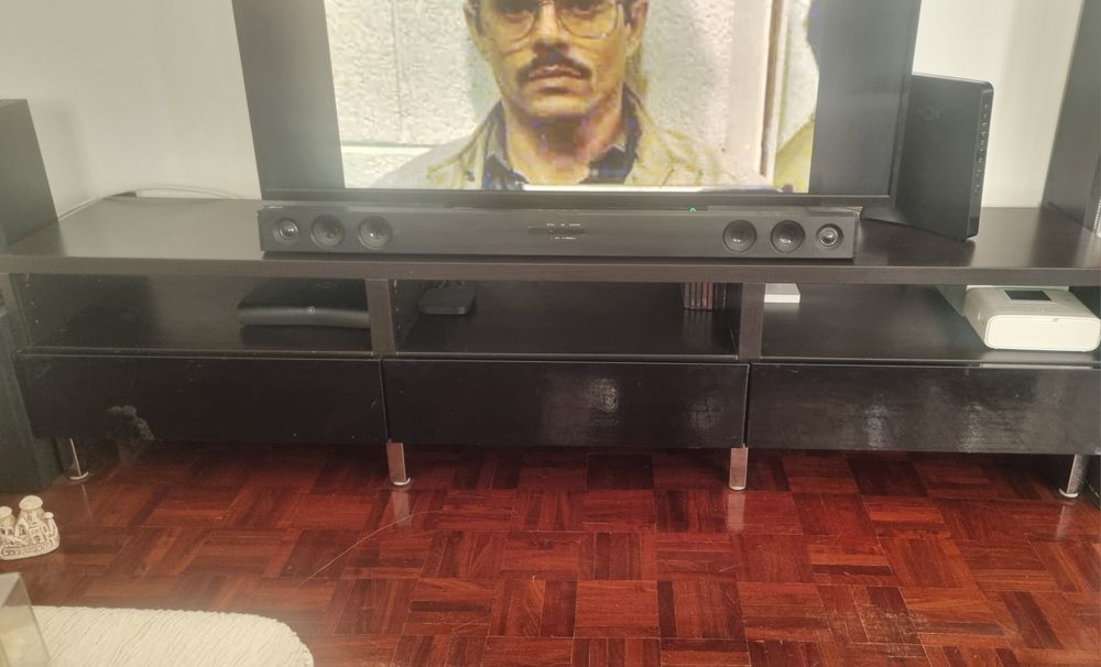 Móvel TV preto com 3 gavetas