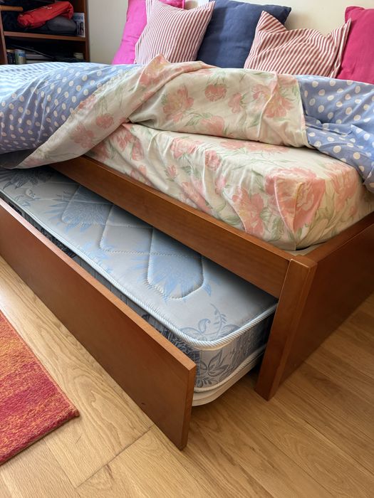 Cama dupla eatilo caveta com colchoes