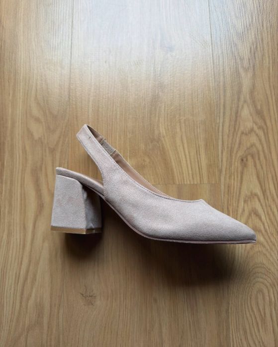 Sapatos slingback bege/nude de salto bloco
