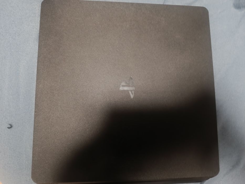 PS4 Slim 1TB – A funcionar bem (Leitor de discos avariado)  Bom estado