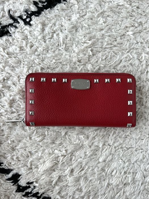 Carteira vermelha com tachas Michael Kors