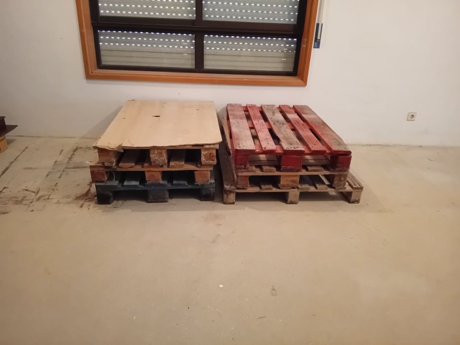 10 paletes madeira (6 pequenas + 4 grandes)