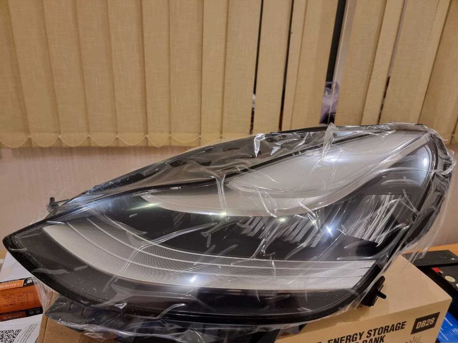 Фара Tesla Model 3  Model Y   Нова  Ліва . Права 2017 -2023