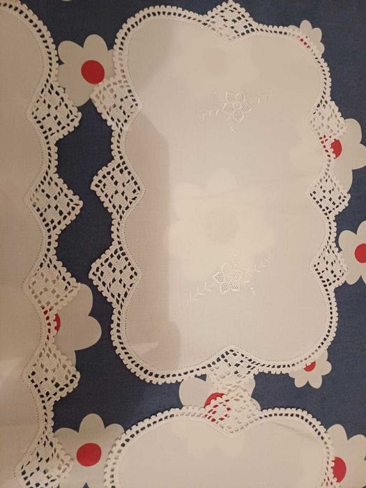 Conjunto de 3 panos de Linho, bordados