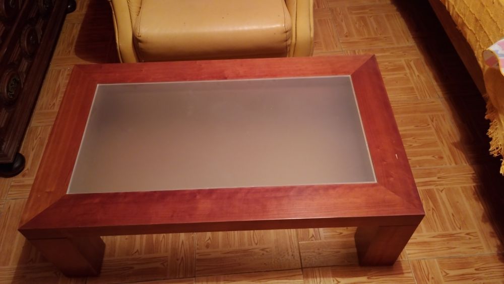 Mesa de centro para sala de estar de madeira e vidro