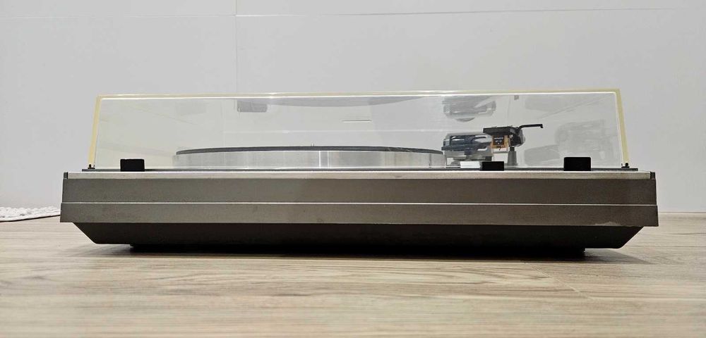 Gramofon Hitachi HT-324