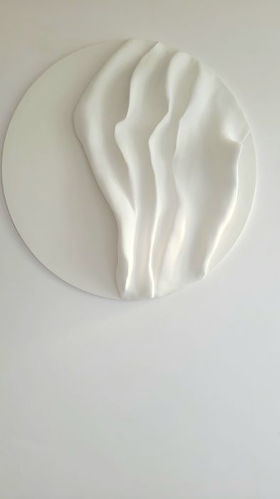 Okrągła płaskorzeźba - rzeźba ścienna