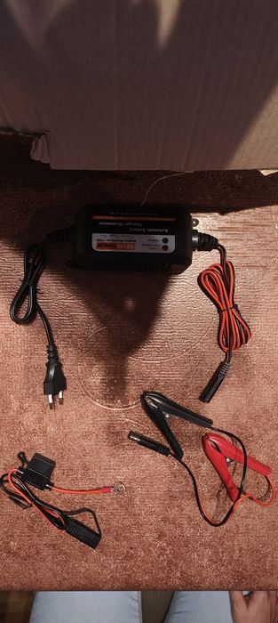 Carregador de baterias 12v carro/mota