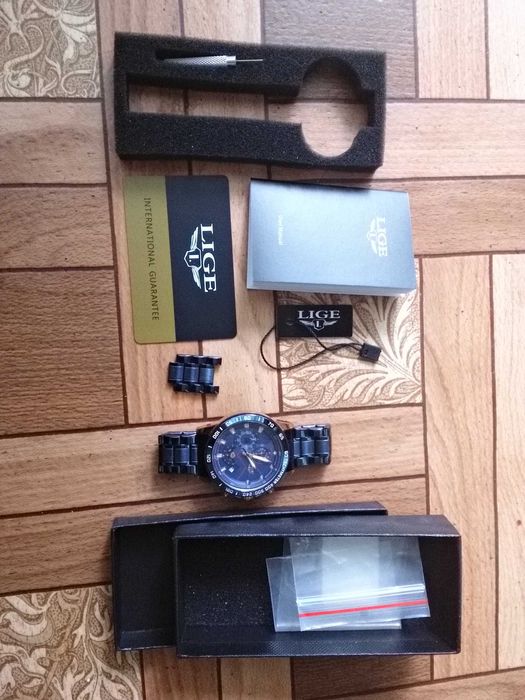 Lige годинник з коробкою