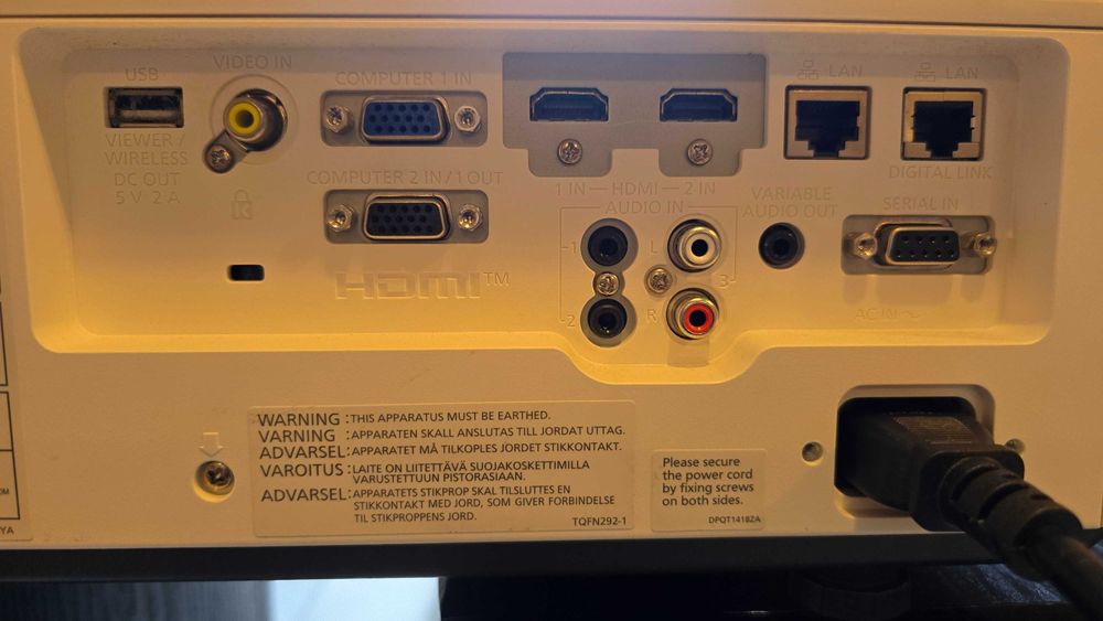 Projektor Panasonic PT-VMZ50 biały 5000 ANSI LASEROWY przebieg 1042H