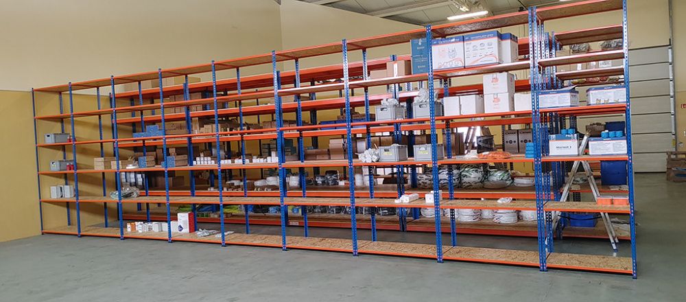 Magazynowy regał metalowy ŁATWY paletowy uzywany modulowy stol