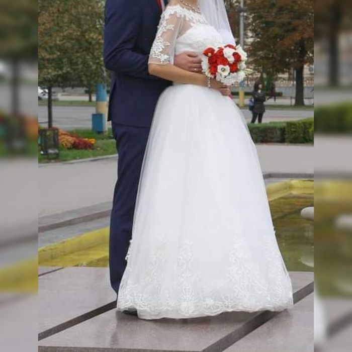 Продам свадебное платье (размер 42-44)