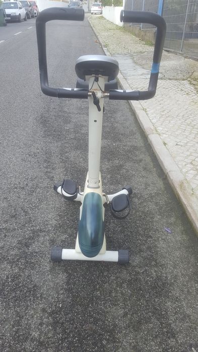 Bicicleta  estática para ginástica
