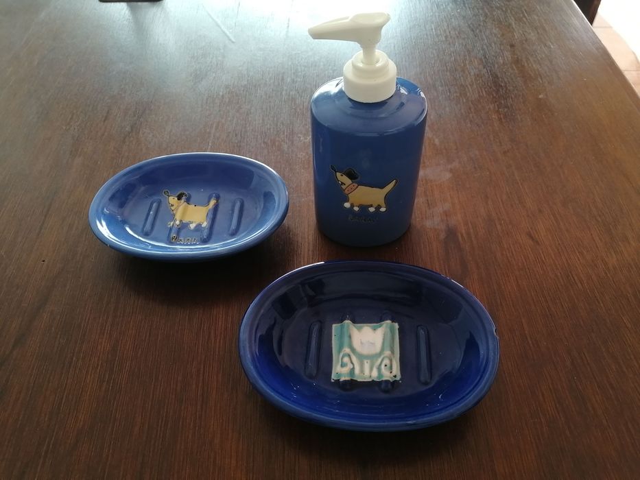 conjunto de doseador e saboneteiras junior