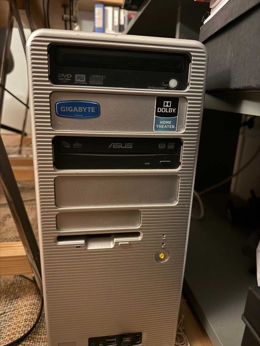 Vendo PC Torre com Monitor