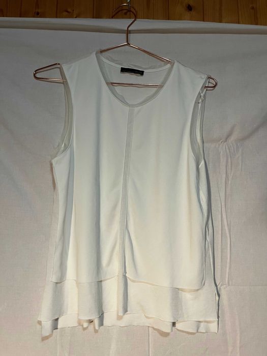Top Branco ZARA (detalhe na gola)