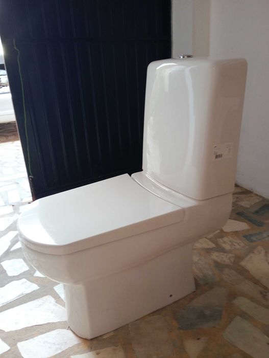 Conjunto sanita, tampo e depósito.